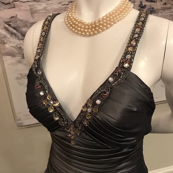 New small gray evening gown. - Picture 3 of 7